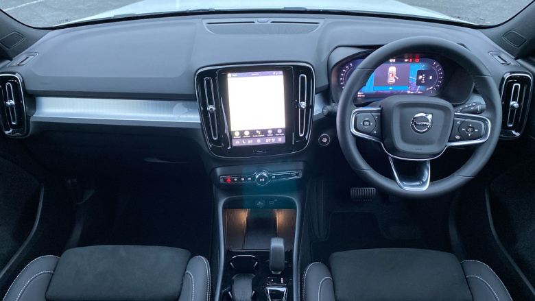 Volvo XC40 2.0 B3P Plus Black Edition 5dr Auto Petrol Estate